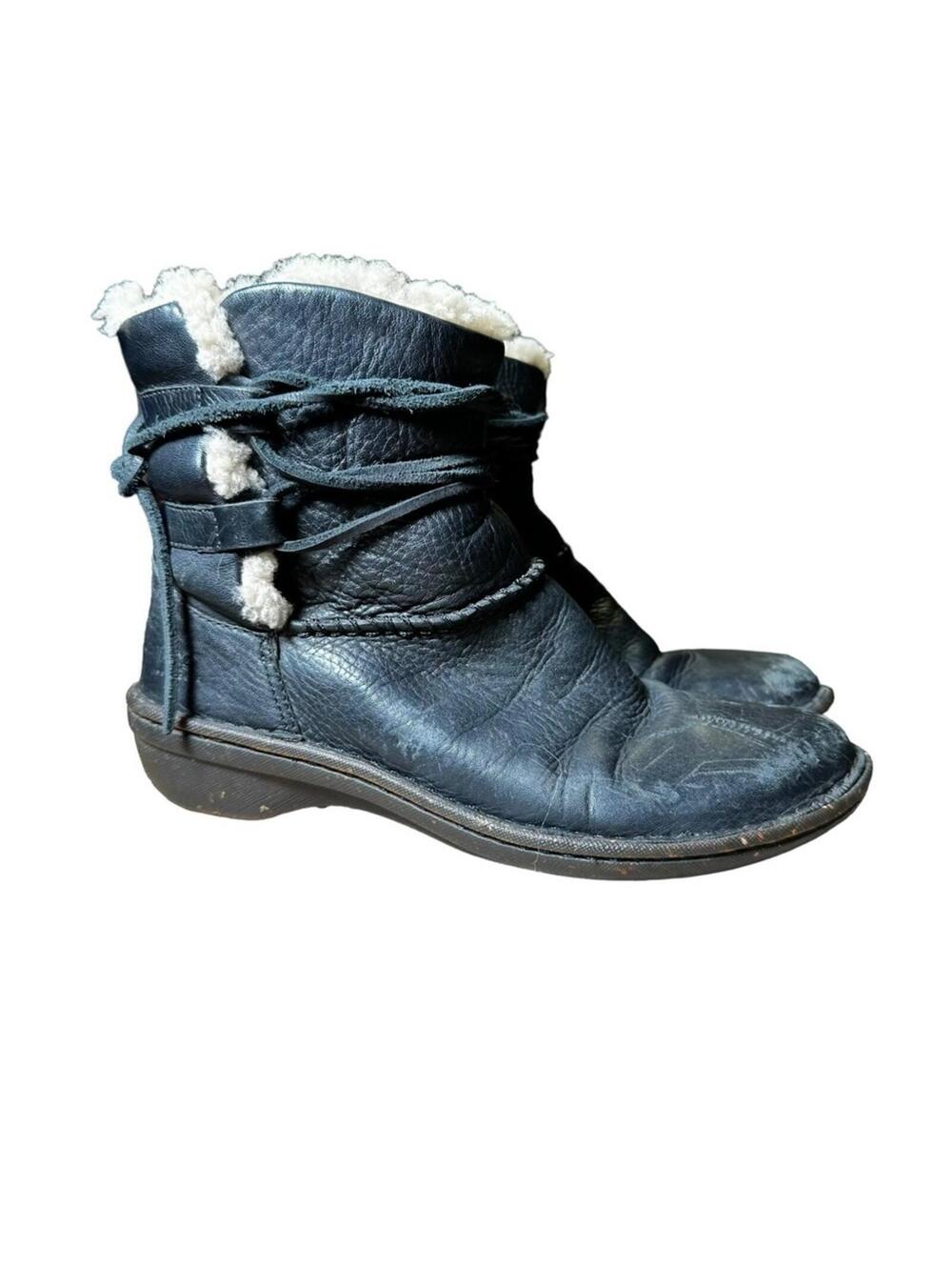 UGG Caspia Black Leather Ankle Boots Women’s Size 7